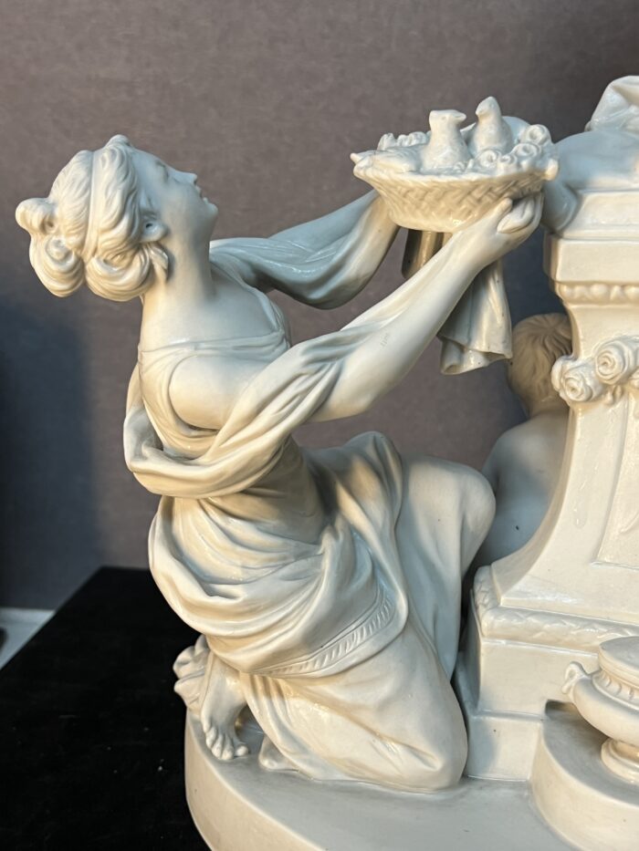 L'offrande à l'amour, biscuit de porcelaine d'après Louis-Simon Boizot (1743-1809)