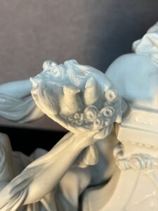 L'offrande à l'amour, biscuit de porcelaine d'après Louis-Simon Boizot (1743-1809)