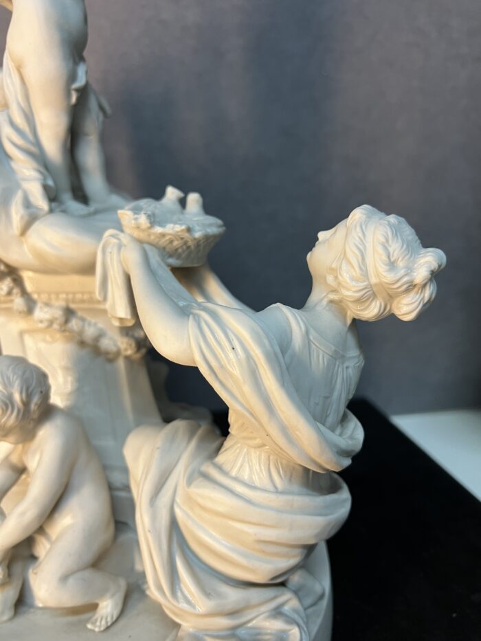L'offrande à l'amour, biscuit de porcelaine d'après Louis-Simon Boizot (1743-1809)