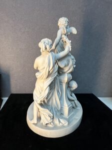 L'offrande à l'amour, biscuit de porcelaine d'après Louis-Simon Boizot (1743-1809)