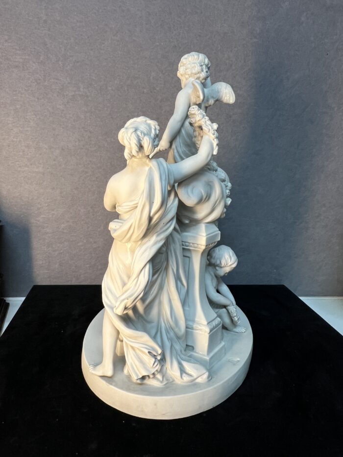 L'offrande à l'amour, biscuit de porcelaine d'après Louis-Simon Boizot (1743-1809)