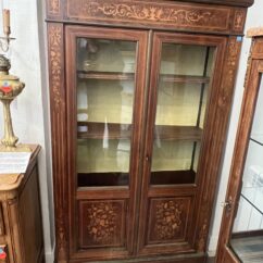 Charmante petite bibliothèque vitrine, typique de l'époque Napoléon III vers 1850