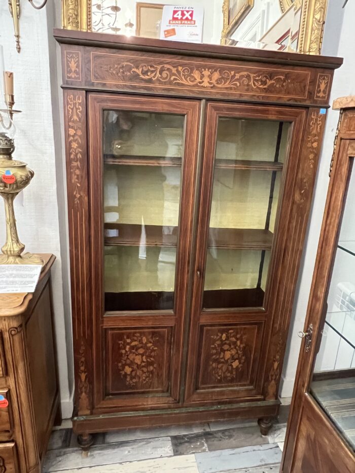 Charmante petite bibliothèque vitrine, typique de l'époque Napoléon III vers 1850