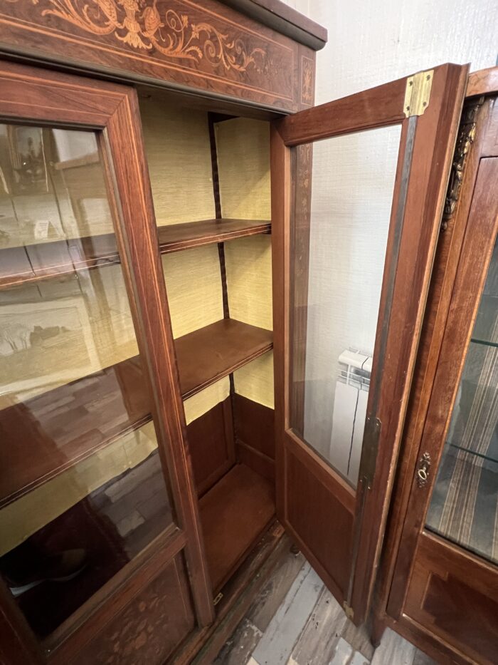 Charmante petite bibliothèque vitrine, typique de l'époque Napoléon III vers 1850