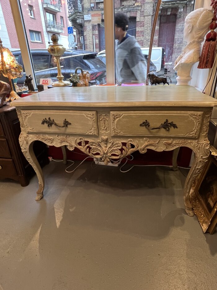 Console, table de chasse en bois rechampi sculpté, ouvrant par deux tiroirs en ceinture