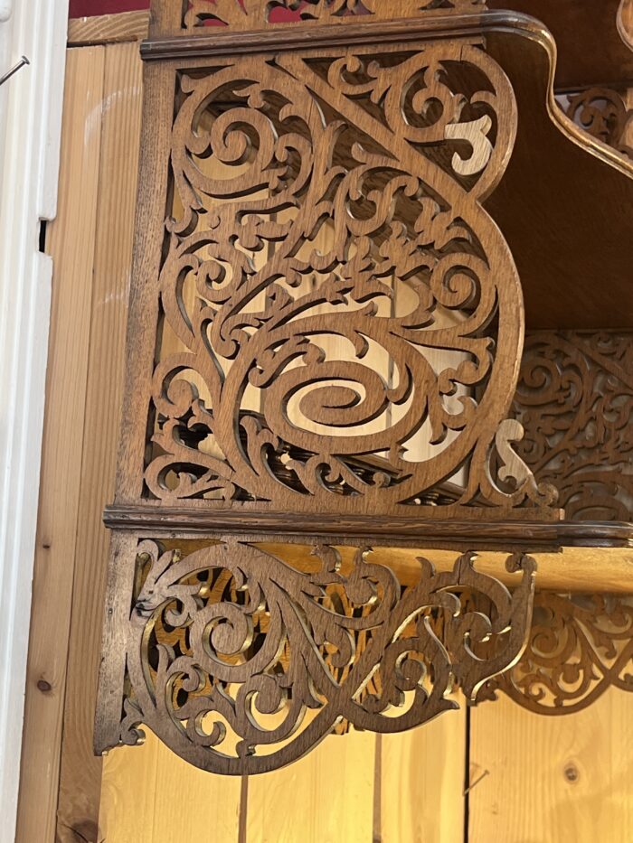 Etagère murale en bois découpé, époque fin XIXe siècle