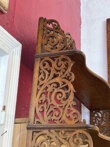 Etagère murale en bois découpé, époque fin XIXe siècle