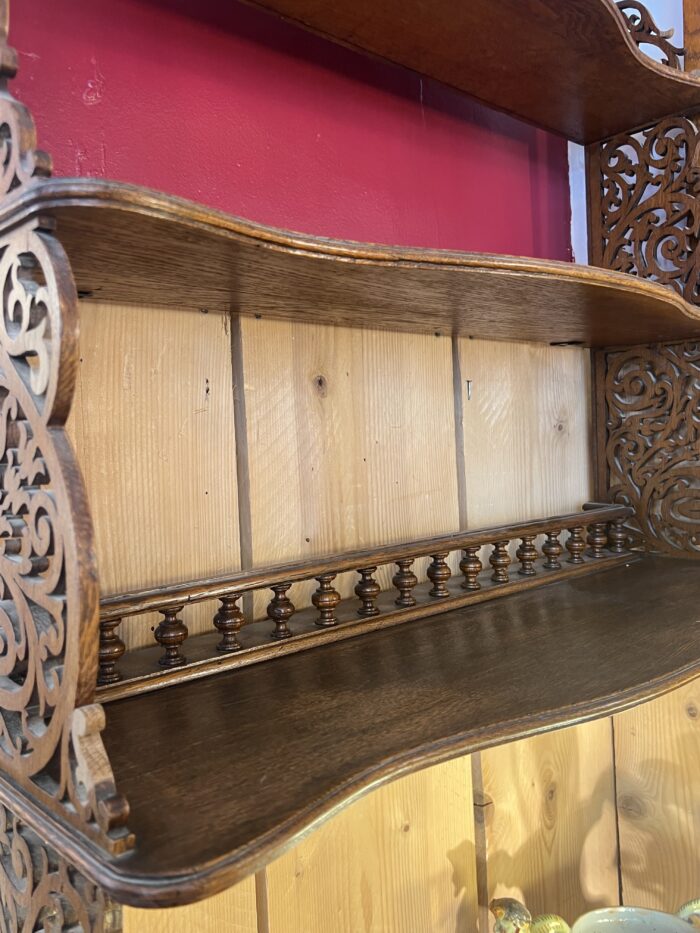 Etagère murale en bois découpé, époque fin XIXe siècle