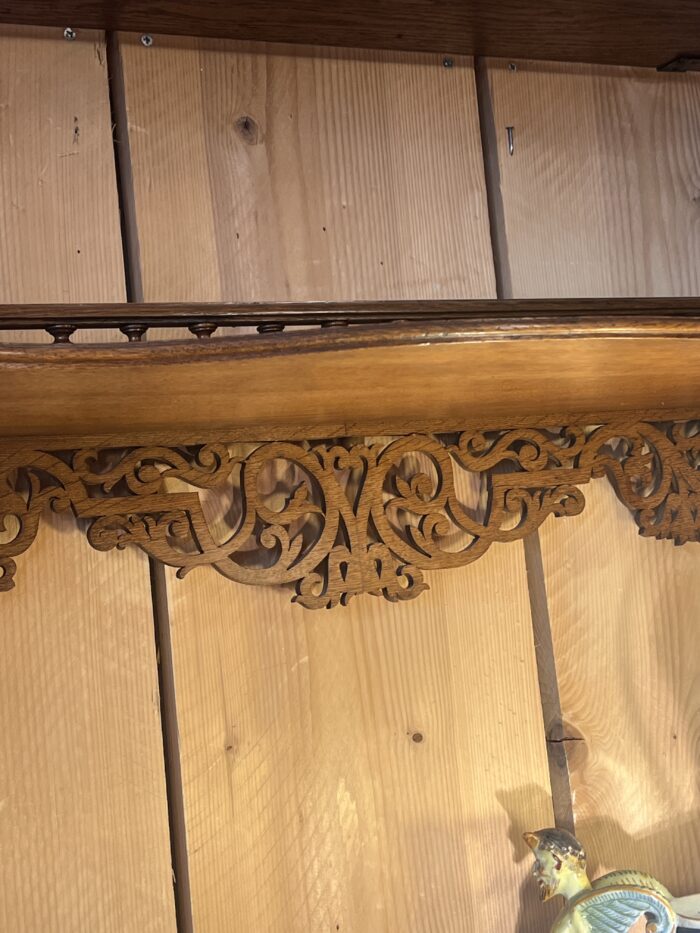 Etagère murale en bois découpé, époque fin XIXe siècle
