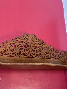 Etagère murale en bois découpé, époque fin XIXe siècle