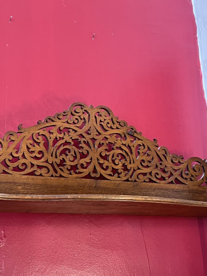 Etagère murale en bois découpé, époque fin XIXe siècle
