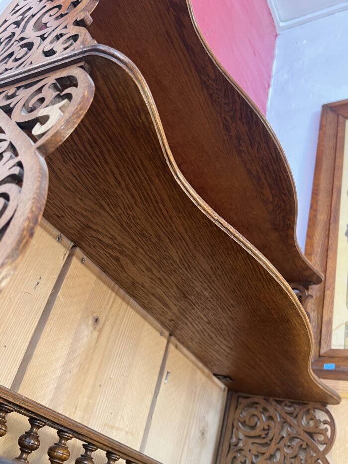 Etagère murale en bois découpé, époque fin XIXe siècle