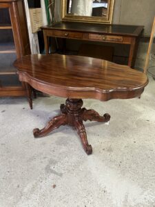 Grand guéridon violonné d'époque Louis Philippe en acajou XIXe siècle