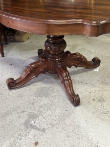 Grand guéridon violonné d'époque Louis Philippe en acajou XIXe siècle
