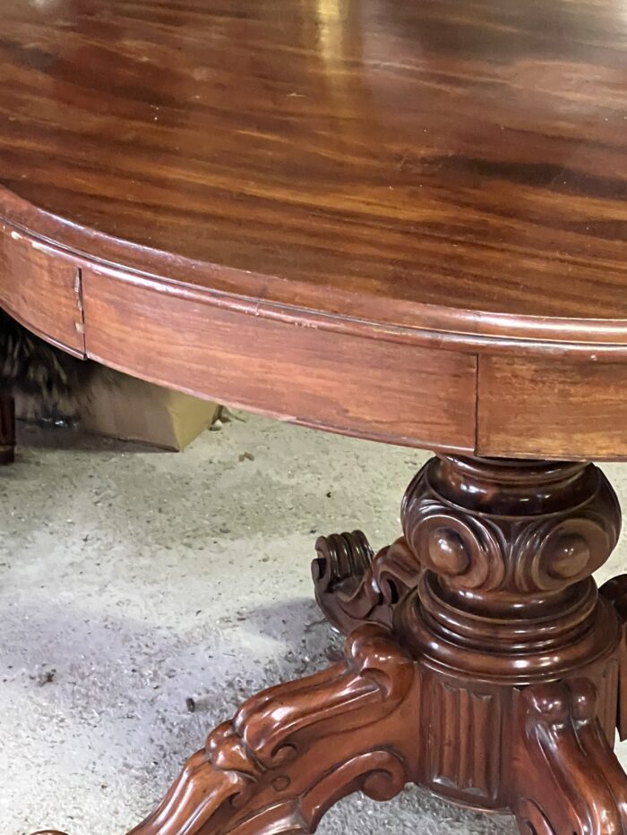 Grand guéridon violonné d'époque Louis Philippe en acajou XIXe siècle