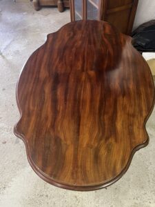Grand guéridon violonné d'époque Louis Philippe en acajou XIXe siècle