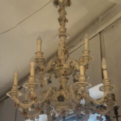Grand lustre XIXe en porcelaine Italienne de Capodimonte, décor floral