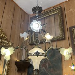 Lustre XIXe en laiton et bronze, Napoléon III, éclairant par 6 tulipes et un globe central