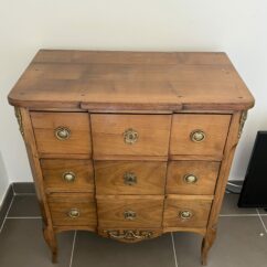 Commode de style Transition en merisier massif début XIXe siècle