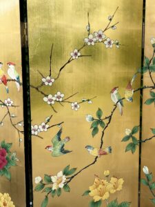 Paravent quatre feuilles en laque à décor polychrome
