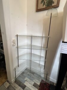 Etagère encoignure, présentoir de magasin par HENRY à Lyon circa 1950
