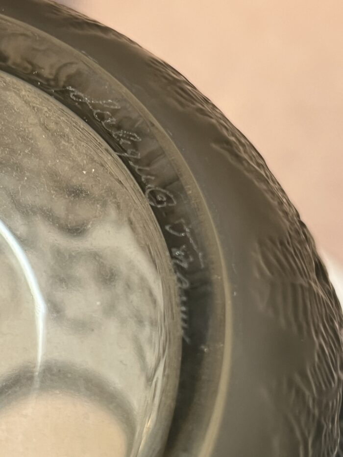 Vase Lalique France, décor de biches, couleur fumé, hauteur 17.3 cm