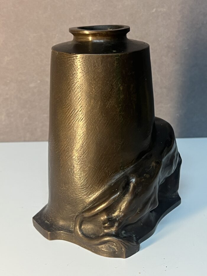 Vase art déco en bronze massif de Alfredo Biagini (1886-1952 ), décor de lionnes