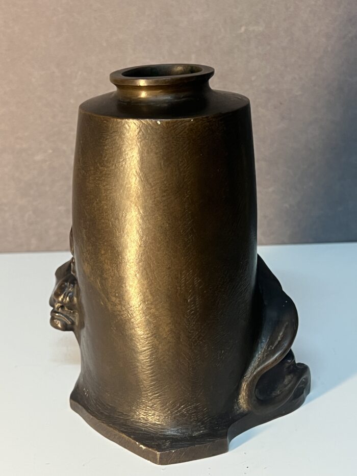 Vase art déco en bronze massif de Alfredo Biagini (1886-1952 ), décor de lionnes