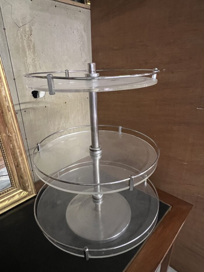 rare présentoir rond à 3 plateaux circulaires et tournant de magasin des années 1950
