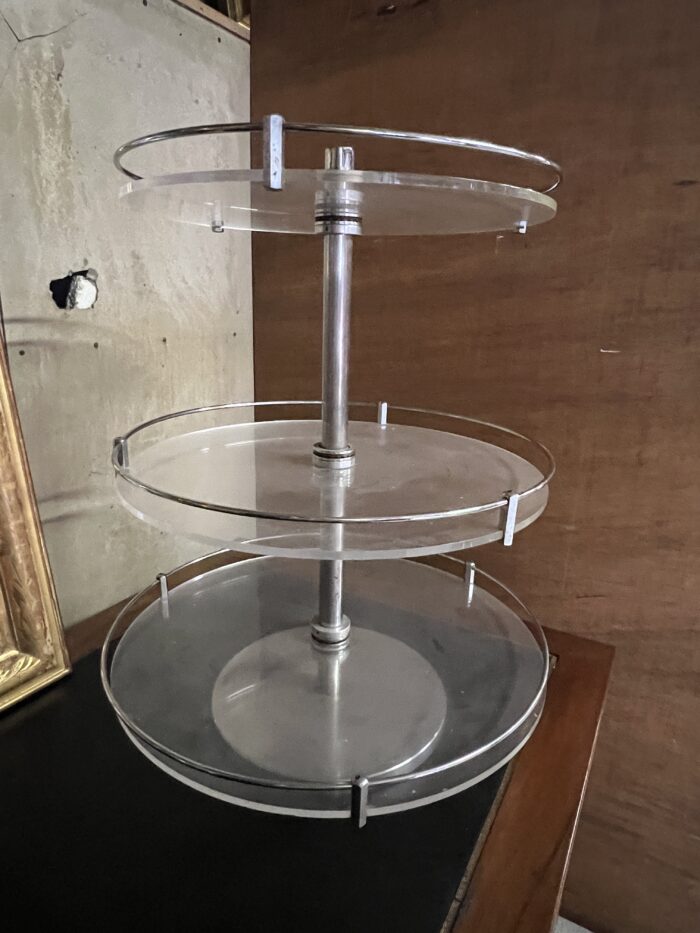 rare présentoir rond à 3 plateaux circulaires et tournant de magasin des années 1950