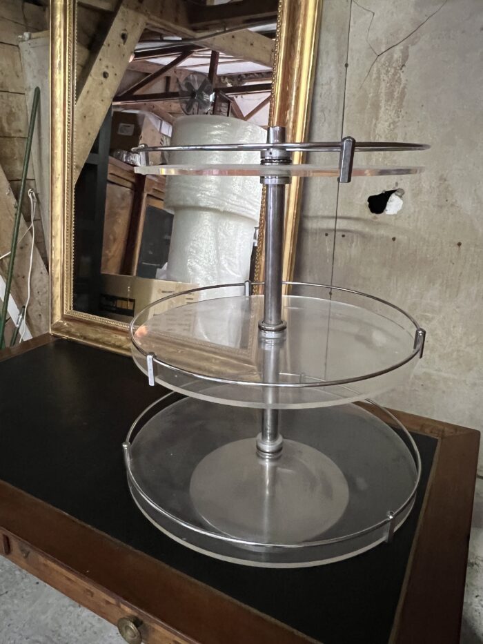 rare présentoir rond à 3 plateaux circulaires et tournant de magasin des années 1950