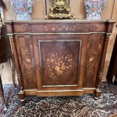 Buffet à hauteur d'appui Napoléon III, en palissandre et marqueterie florale, XIXe siècle