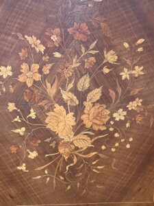Buffet à hauteur d'appui Napoléon III, en palissandre et marqueterie florale, XIXe siècle