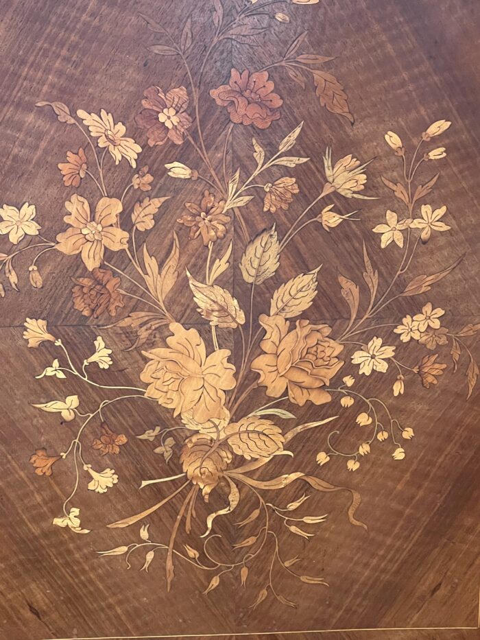 Buffet à hauteur d'appui Napoléon III, en palissandre et marqueterie florale, XIXe siècle