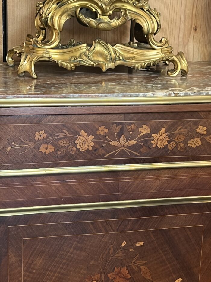 Buffet à hauteur d'appui Napoléon III, en palissandre et marqueterie florale, XIXe siècle