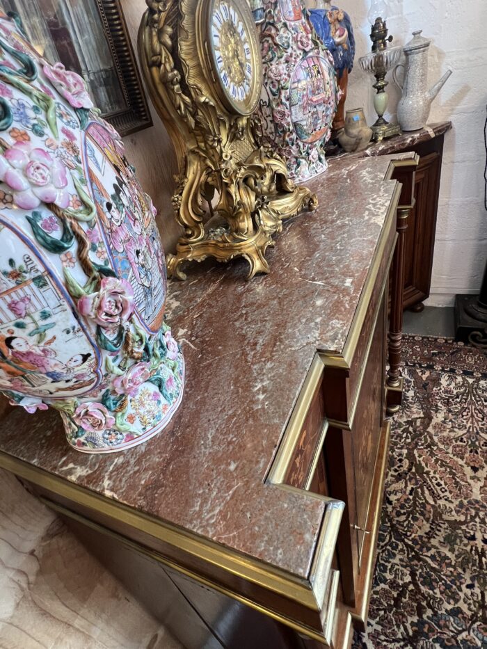 Buffet à hauteur d'appui Napoléon III, en palissandre et marqueterie florale, XIXe siècle