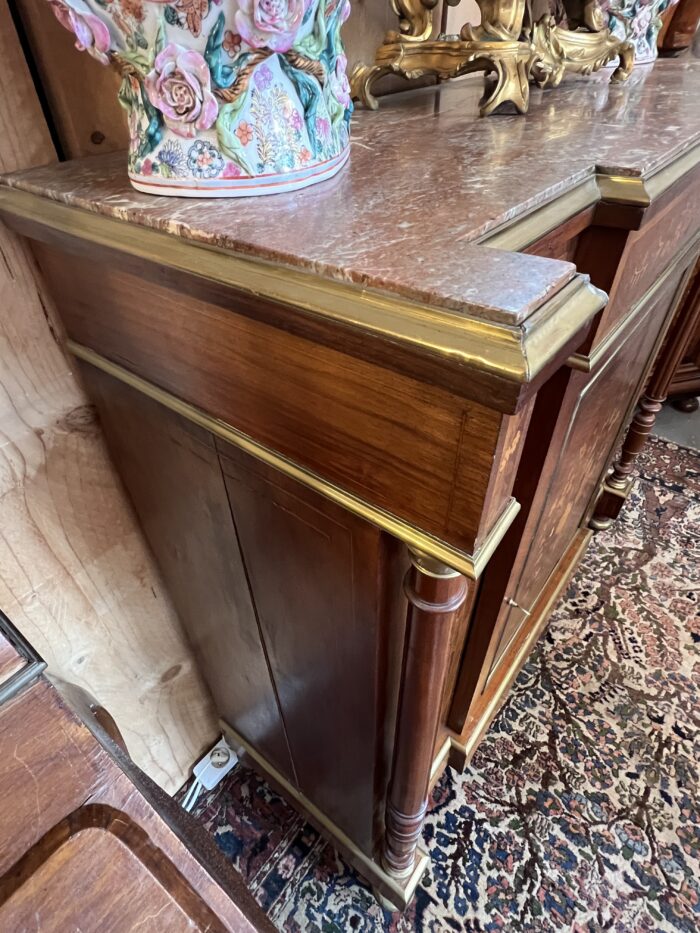 Buffet à hauteur d'appui Napoléon III, en palissandre et marqueterie florale, XIXe siècle
