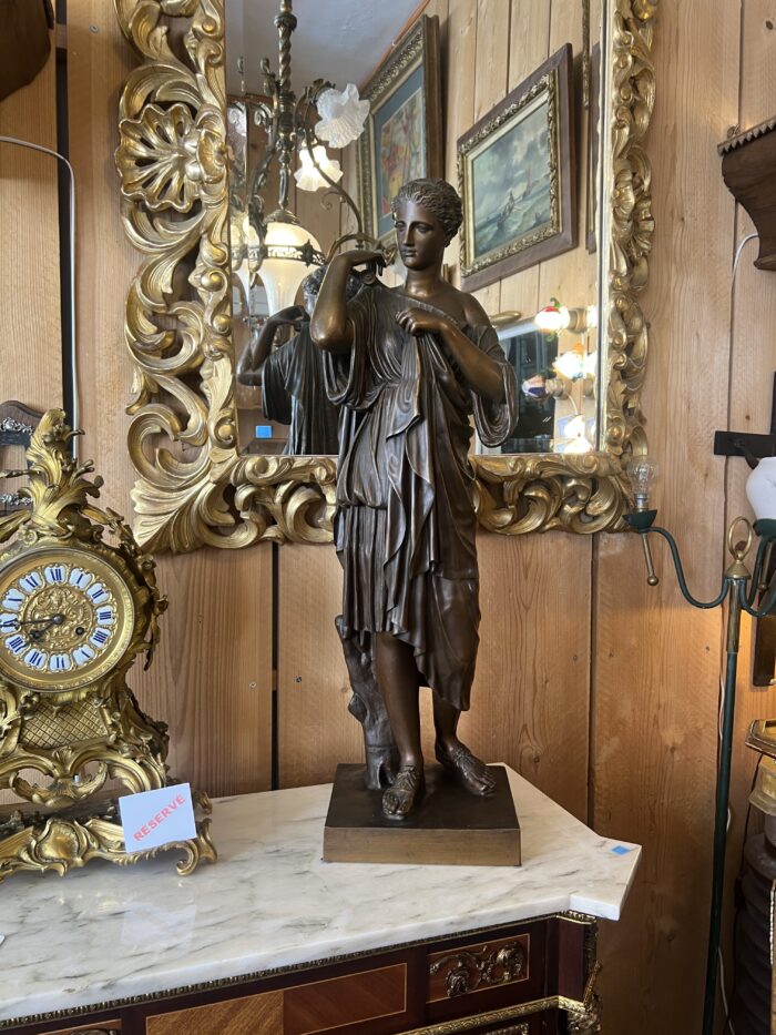 Sculpture en bronze de la Diane de Gabies, ornée d'une patine brune, époque XIXe siècle.