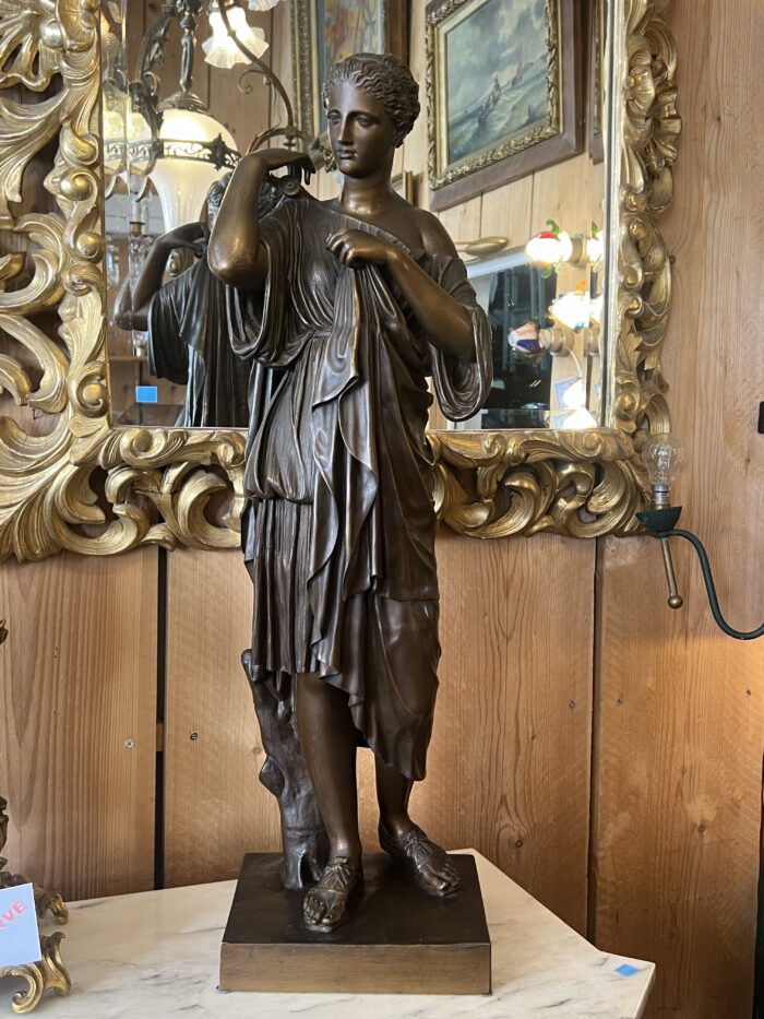 Sculpture en bronze de la Diane de Gabies, ornée d'une patine brune, époque XIXe siècle.