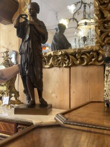 Sculpture en bronze de la Diane de Gabies, ornée d'une patine brune, époque XIXe siècle.