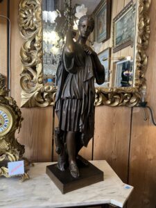 Sculpture en bronze de la Diane de Gabies, ornée d'une patine brune, époque XIXe siècle.