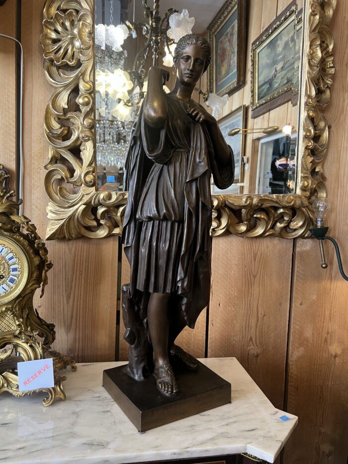 Sculpture en bronze de la Diane de Gabies, ornée d'une patine brune, époque XIXe siècle.