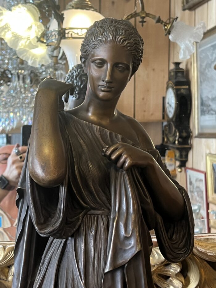 Sculpture en bronze de la Diane de Gabies, ornée d'une patine brune, époque XIXe siècle.