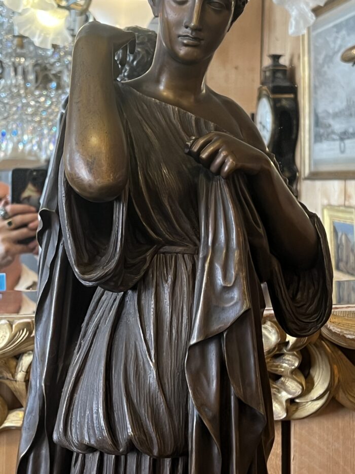 Sculpture en bronze de la Diane de Gabies, ornée d'une patine brune, époque XIXe siècle.