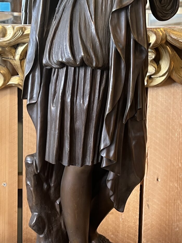Sculpture en bronze de la Diane de Gabies, ornée d'une patine brune, époque XIXe siècle.
