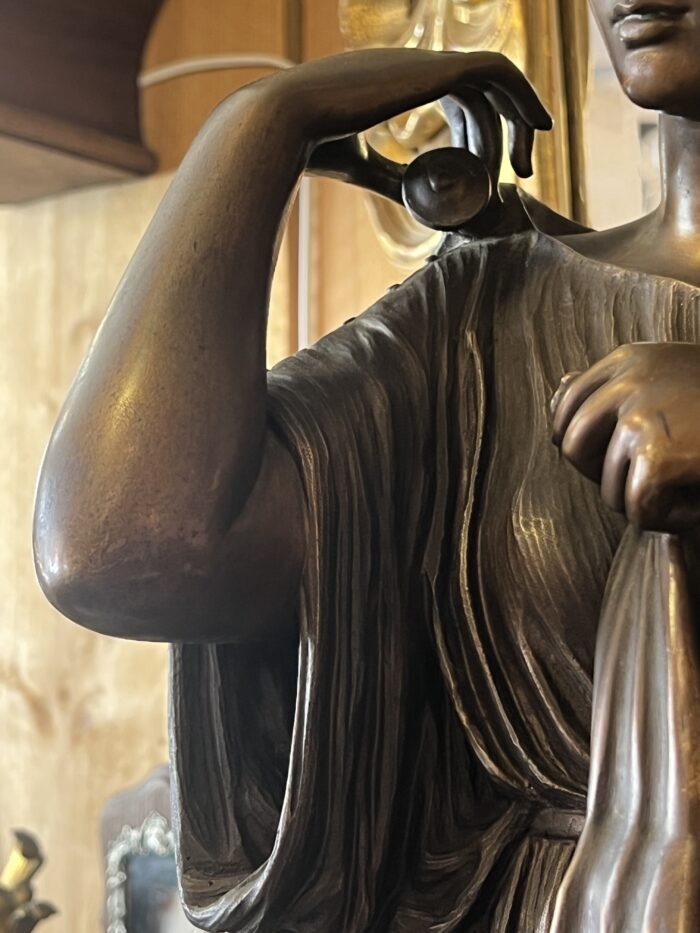 Sculpture en bronze de la Diane de Gabies, ornée d'une patine brune, époque XIXe siècle.