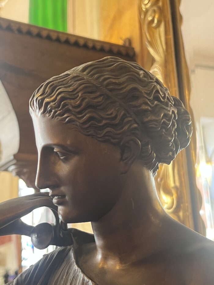 Sculpture en bronze de la Diane de Gabies, ornée d'une patine brune, époque XIXe siècle.
