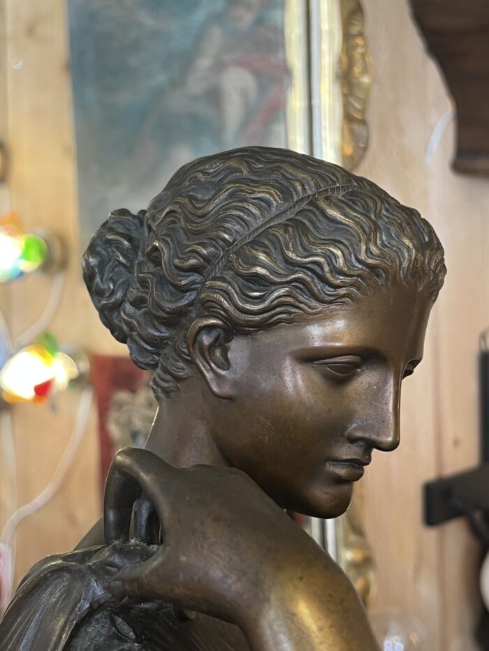 Sculpture en bronze de la Diane de Gabies, ornée d'une patine brune, époque XIXe siècle.