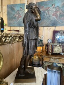 Sculpture en bronze de la Diane de Gabies, ornée d'une patine brune, époque XIXe siècle.