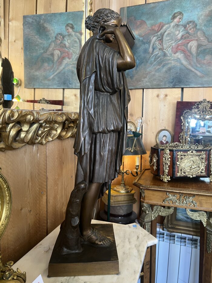 Sculpture en bronze de la Diane de Gabies, ornée d'une patine brune, époque XIXe siècle.